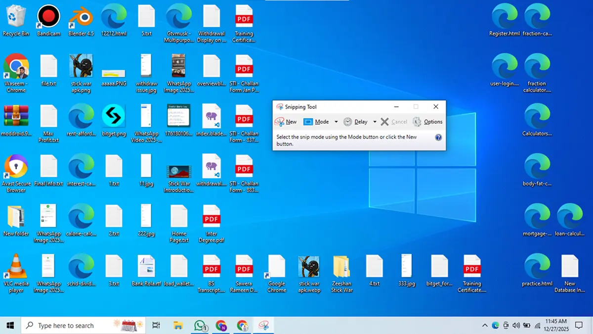 Ein Screenshot eines Windows-Desktops mit dem klassischen blauen Hintergrund. Auf dem Bildschirm befinden sich zahlreiche Icons für Dateien, Ordner und Programme wie Google Chrome, Microsoft Edge und VLC. Mittig rechts ist das geöffnete Fenster des „Snipping Tool“ zu sehen. Die Taskleiste am unteren Rand zeigt das Datum 27.12.2025 an.